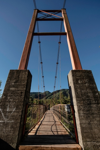 PUENTE COLGANTE EN VADO AZUL